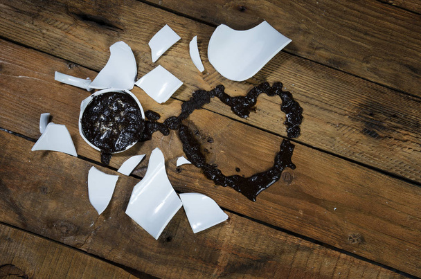 Сердце Валентина разбитая чашка кофе
. - Фото, изображение