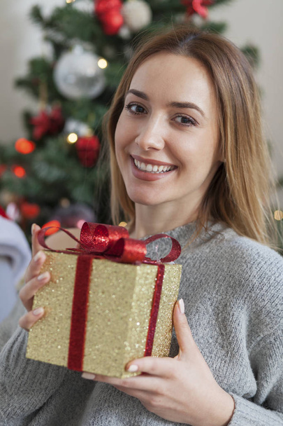 woman with christmas box gift in front  - Foto, Imagem