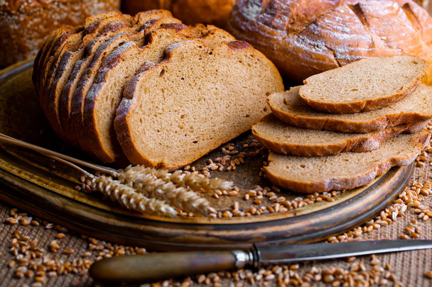 Rye sliced bread on the table - Foto, imagen
