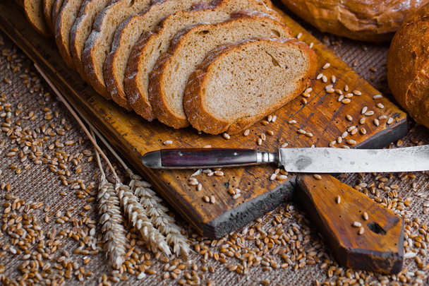 Rye sliced bread on the table - 写真・画像