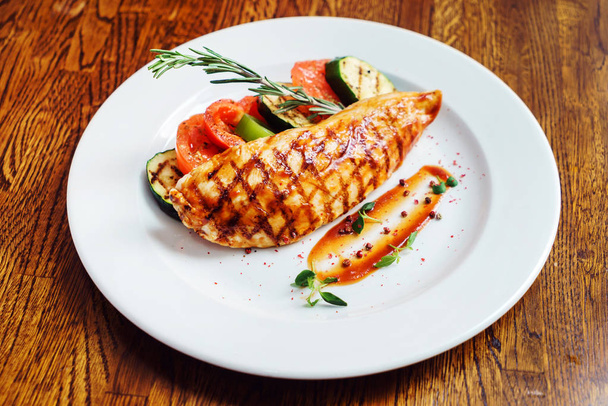 grilled chicken with vegetables - Photo, image