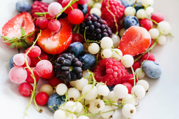 pile of frozen berries - Zdjęcie, obraz