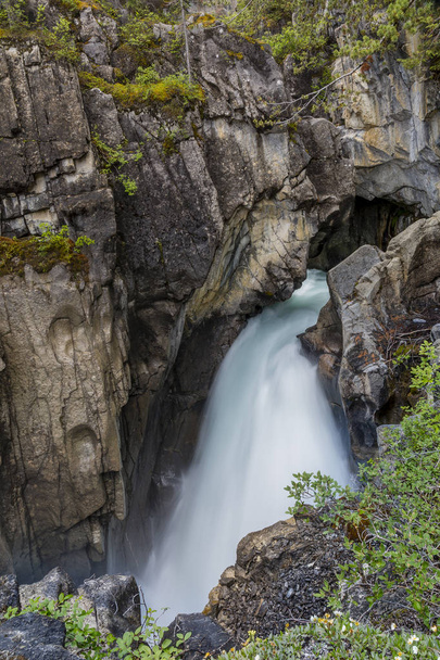 Waterfall in the Rocky Mountains - Banff National Park - Foto, Imagen