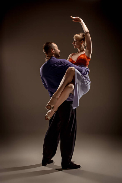 The man and the woman dancing argentinian tango - Foto, immagini