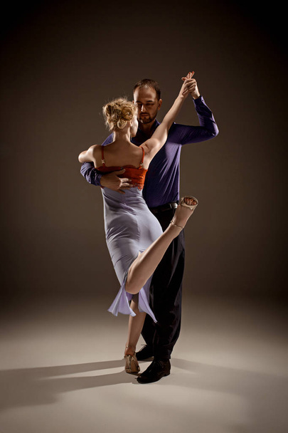 The man and the woman dancing argentinian tango - Foto, Bild