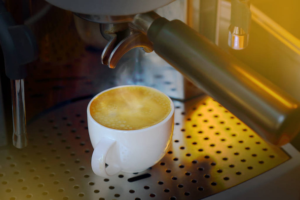 Профессиональная кофе-машина
  - Фото, изображение