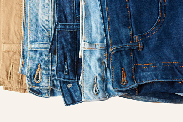 Mavi jeans yığını - Fotoğraf, Görsel