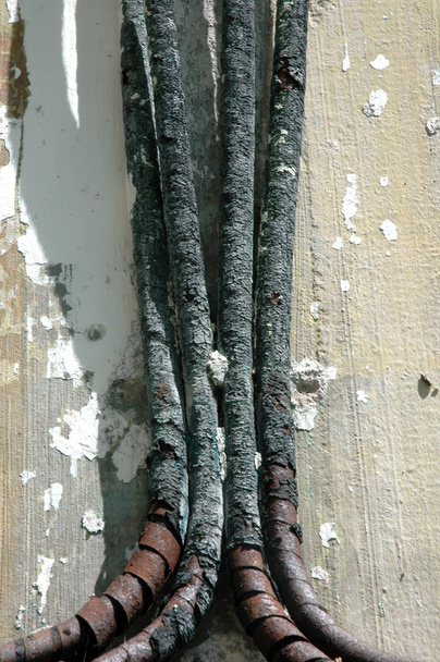 elektrické kabely, které rozštípáno a spálil - Fotografie, Obrázek