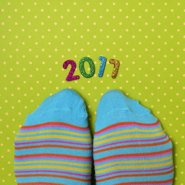 足靴下と新しい年と数、2017 年を身に着けています。 - 写真・画像