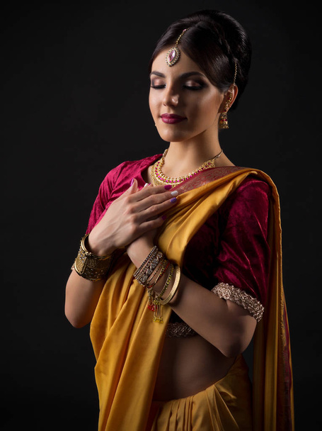 Indian woman isolated - Valokuva, kuva