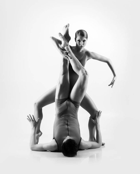 Ballet dancers in art performance - Valokuva, kuva