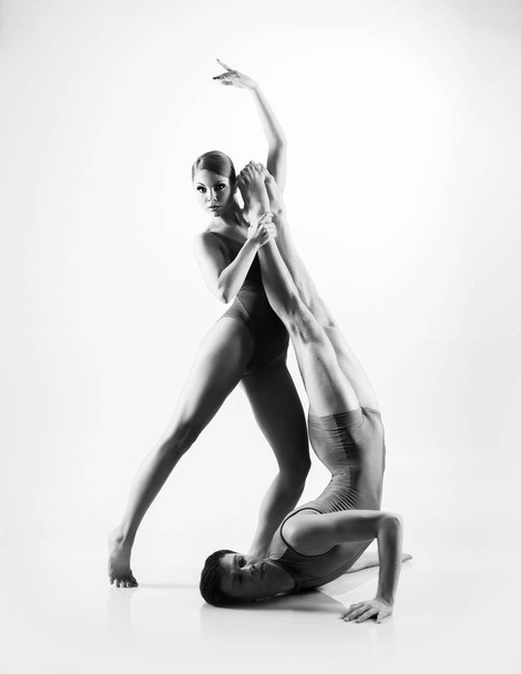 Ballet dancers in art performance - Fotoğraf, Görsel