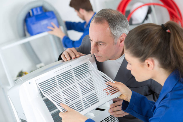 Students working on air conditioning unit - Fotoğraf, Görsel