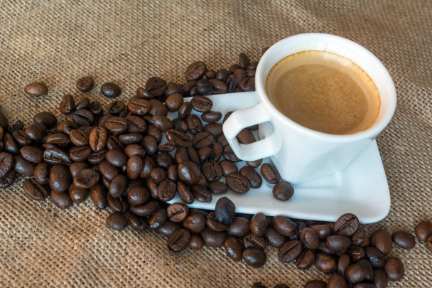 Cup and grain of coffee - Foto, immagini
