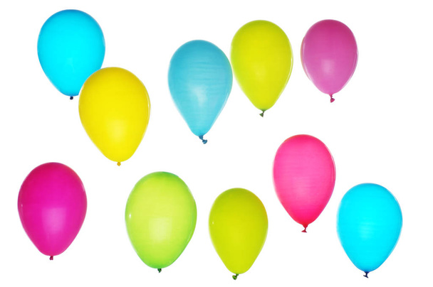 Πολύχρωμα μπαλόνια επάνω ελαφρύς υπόβαθρο - Φωτογραφία, εικόνα