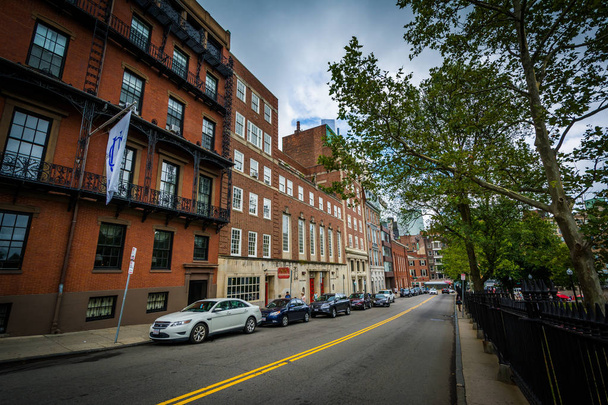 Park Street and old buildings in Boston, Massachusetts. - Fotoğraf, Görsel