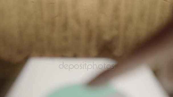 Person working on the tablet - Séquence, vidéo