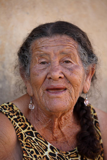 alte Frau aus Brasilien - Foto, Bild