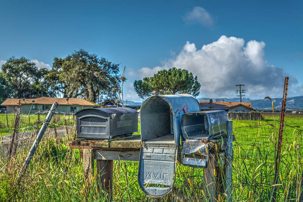 caixas de correio antigas em Califórnia
 - Foto, Imagem