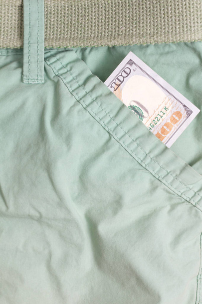 yüz dolarlık banknot ön cep pantolon içinde - Fotoğraf, Görsel