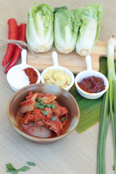 Kimchi корейской кухни традиционной является вкусным
 - Фото, изображение