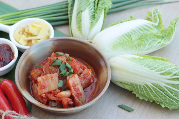 Kimchi корейской кухни традиционной является вкусным
 - Фото, изображение