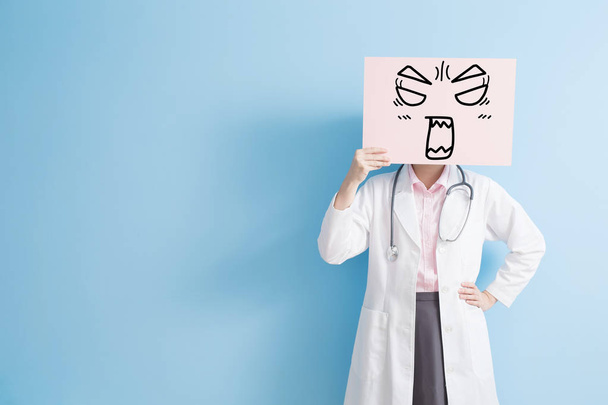 doctor holding  billboard  - Фото, зображення