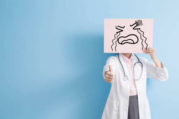 doctor holding  billboard  - Valokuva, kuva