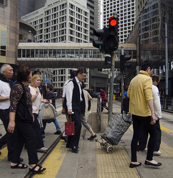 Moving activity on busy street scene in city - Φωτογραφία, εικόνα