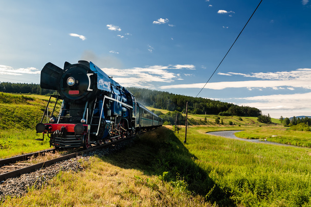 Tren con locomotora de vapor
 - Foto, imagen