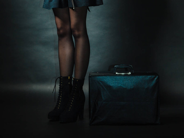 Steampunk girl with retro bag. - Φωτογραφία, εικόνα