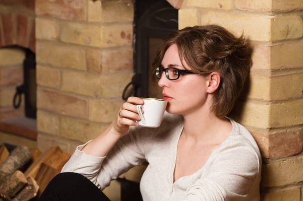 young woman drinking coffee - 写真・画像