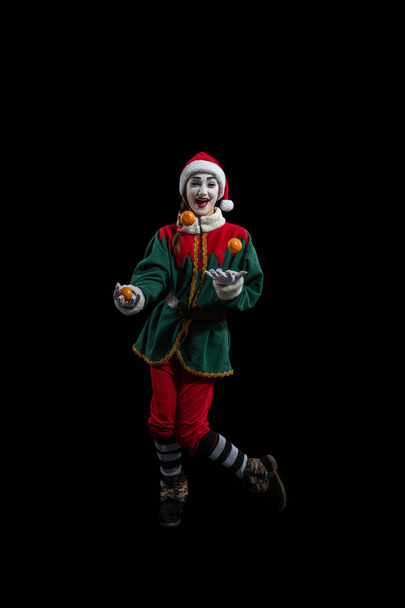 Θηλυκό mime στο νέο έτος κοστούμι απομονωμένες - Φωτογραφία, εικόνα