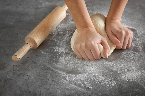 Woman hands kneading dough - Foto, Bild
