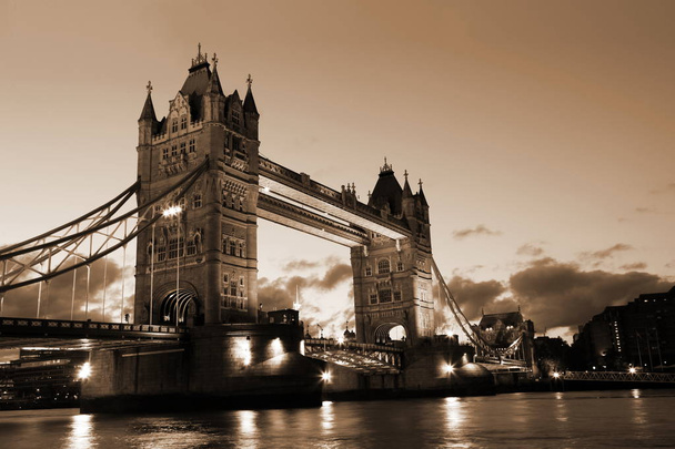 βράδυ της διασημότερης και ομορφότερης θέα του Πύργου γέφυρα, Λονδίνο, Ηνωμένο Βασίλειο - Φωτογραφία, εικόνα