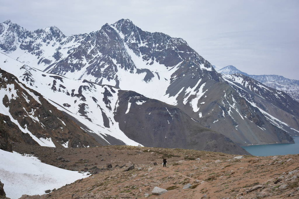 Landschaft aus Bergen, Schnee und Natur in Chile - Foto, Bild