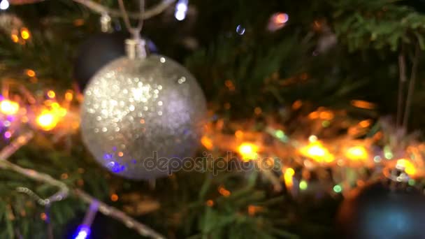 Árbol de Navidad y bolas de Navidad
 - Metraje, vídeo