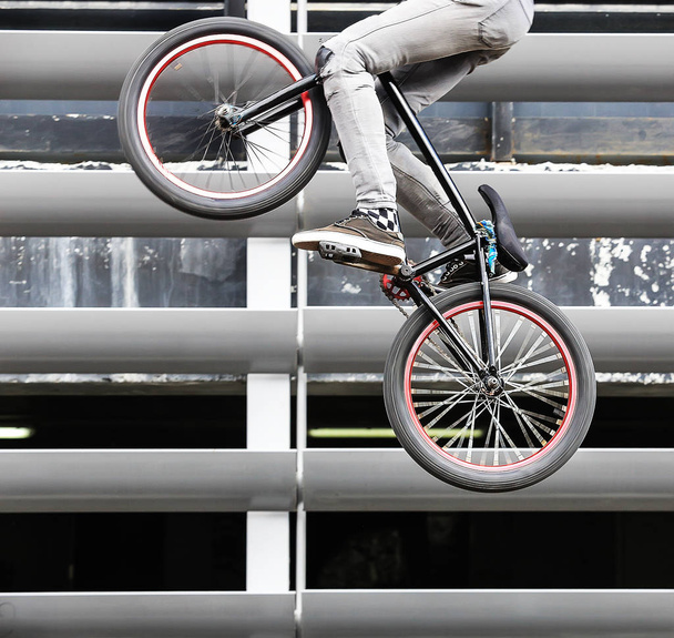 cyclist jump on bicycle - Фото, зображення