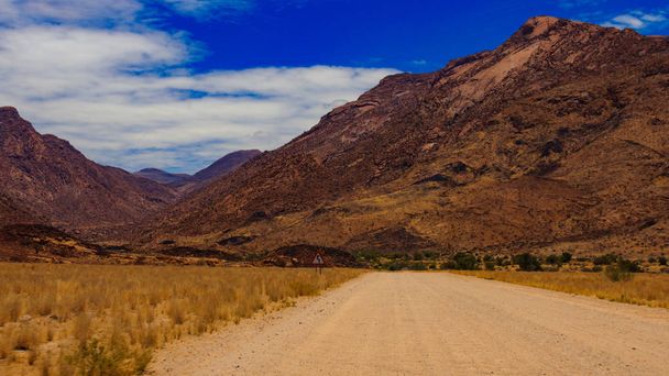 view from the road to African red mountains - Foto, imagen