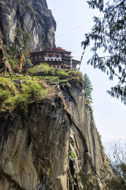 Taktshang Manastırı, Birleşik Arap Emirlikleri. Kaplanlar yuva Manastırı da Taktsang Palphug Manastırı biliyorum. Cliffside Vadisi'nin üst: Paro, Bhutan, yer. - Fotoğraf, Görsel