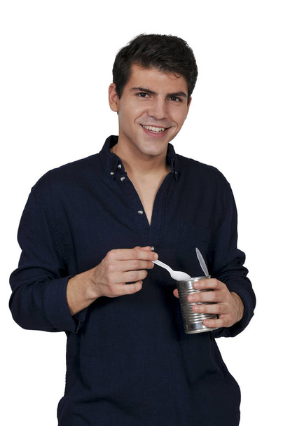 Человек ест консервы
 - Фото, изображение