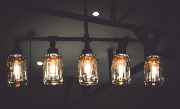 Lamp decor in winkel, verlichting vintage - Foto, afbeelding