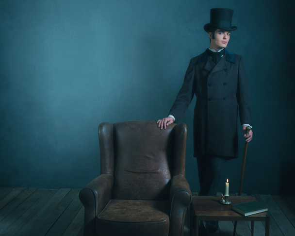 Dickens stylu człowieka stojącego z trzciny  - Zdjęcie, obraz