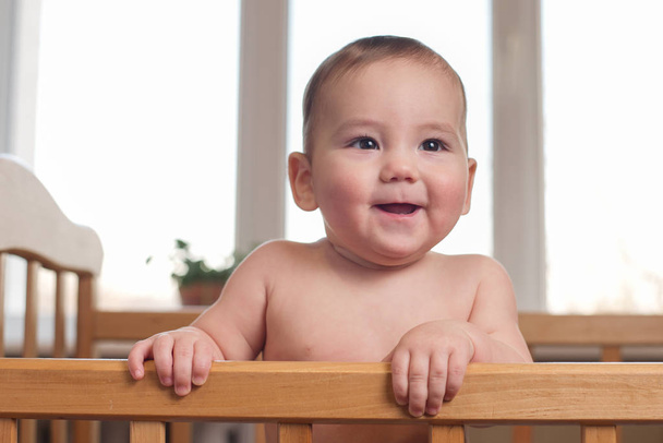 Roztomilý chubby dítě se šťastným úsměvem - Fotografie, Obrázek