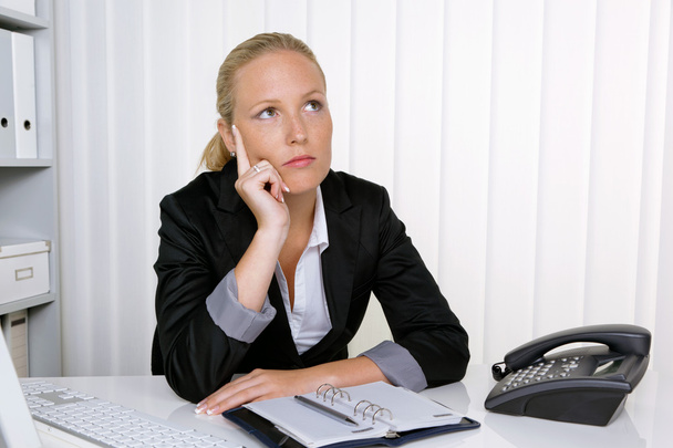 Pensive business woman in office - Foto, Imagen