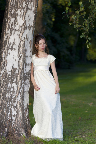 Young girl in a long white dress - Fotoğraf, Görsel