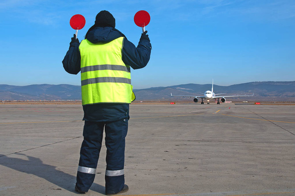 Ohjaava lentoasematyöntekijä
 - Valokuva, kuva