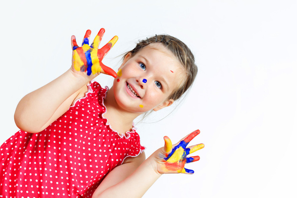 Criança feliz com tinta nas mãos
 - Foto, Imagem