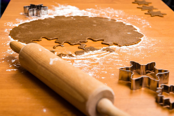 Making Gingerbread Cookies Series. Cutting dough sheet into shap - Valokuva, kuva