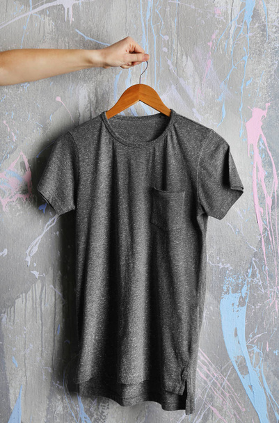 Blank grey t-shirt - Foto, Imagen